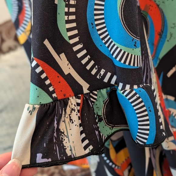 Colorful Geometric Pattern Top - Picture 2 of 3